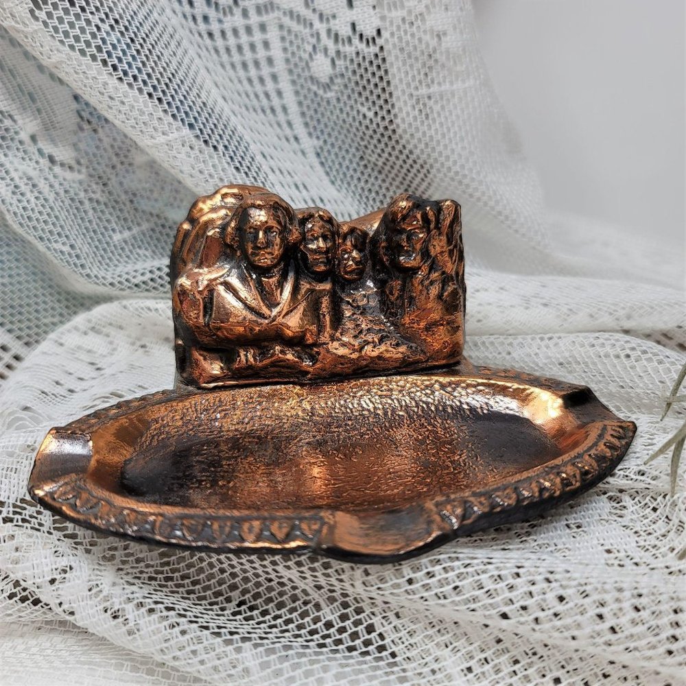 Vintage Mt. Rushmore Ashtray Shrine of Democracy C